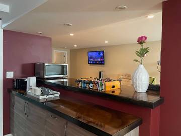 Vacation Rental for 5 Guests in Edmonton, Alberta, Picture 4