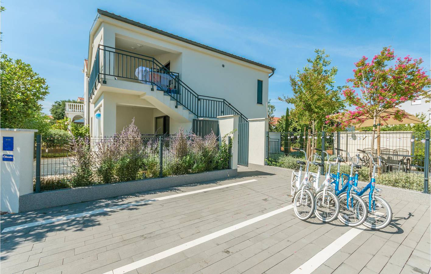 Ganze Ferienwohnung, Ferienwohnung für 5 Personen mit Terrasse in Sukosan, Zadar