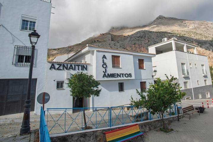 Aparthotel para 14 personas, con piscina en Sierra Mágina