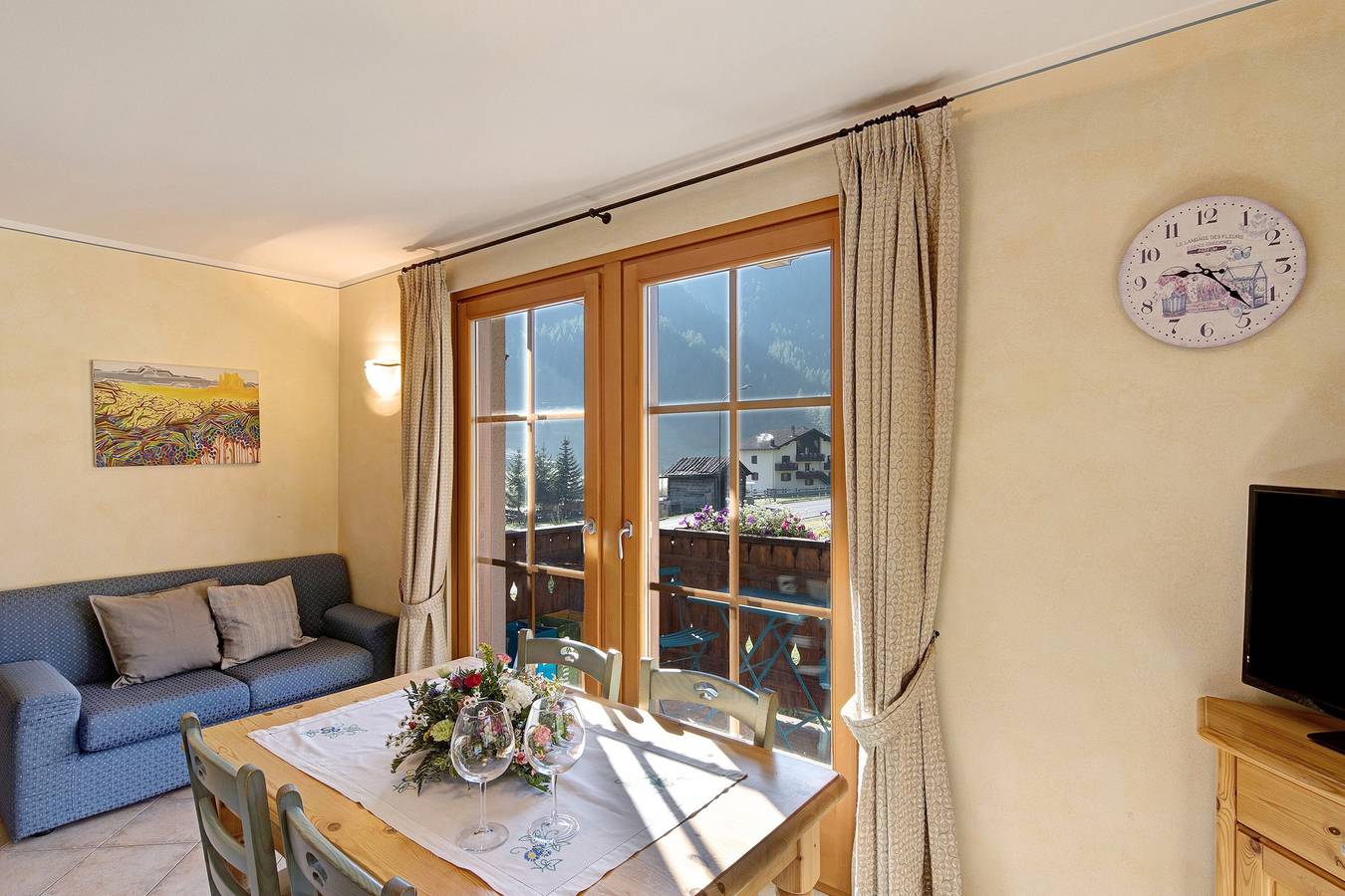 Ganze Wohnung, Ferienwohnung 'Sole Chalet Martina' mit Bergblick, Garten und Wlan in Livigno, Veltlin