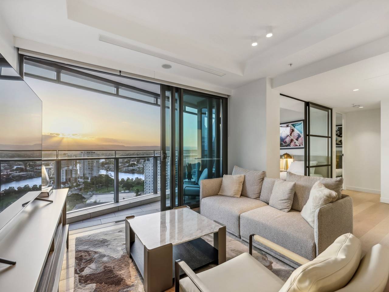 Entire apartment, Jewel Luxury Beachside 2-Bed with Water View in Surfers Paradise, Queensland