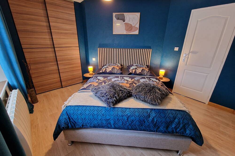 Entire apartment, Quiet 8-person Logis 300 m walk from the karting circuit in Vesoul, Haute-Saône