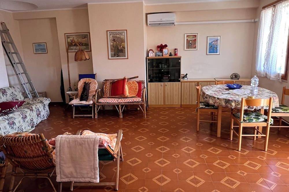 Appartamento intero, Terrazzo e cortile privato in Montepaone Lido, Montepaone