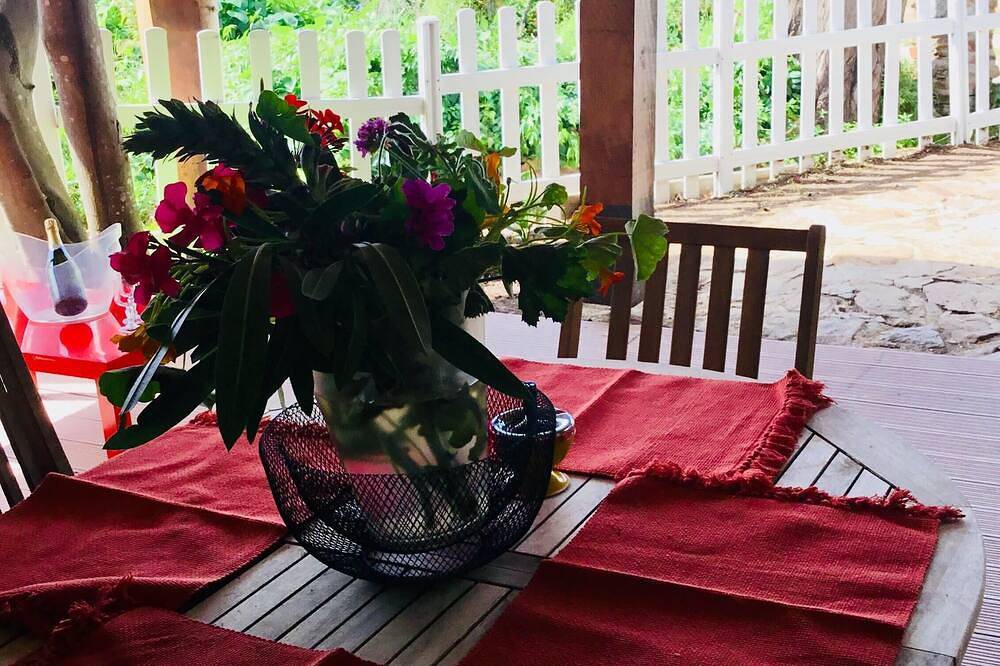 Ganze Wohnung, Le Cousteline - \"Maisonnette\" 20m2 Air conditioned Sea view Terrace in Hyeres, Parc national Port-Cros