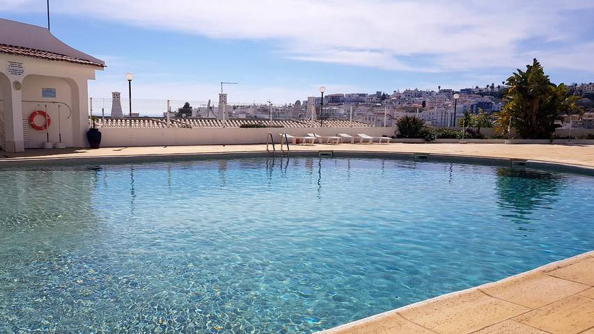 Ganze Wohnung, Albufeira, with terrace, sea views, 5 min to beach in Albufeira e Olhos de Água, Faro Distrikt