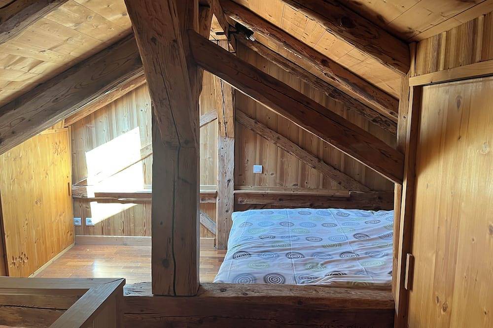 Atypical 2-person chalet \"Les Prodains\" private parking and free shuttle service in Morzine, Les Portes du Soleil