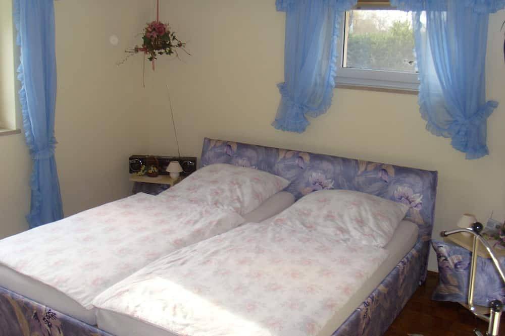 Ganze Wohnung, Ruhige Ferienwohnung mit Garten und Blick zur Wallfahrtskirche in Ebensfeld, Oberes Maintal - Coburger Land
