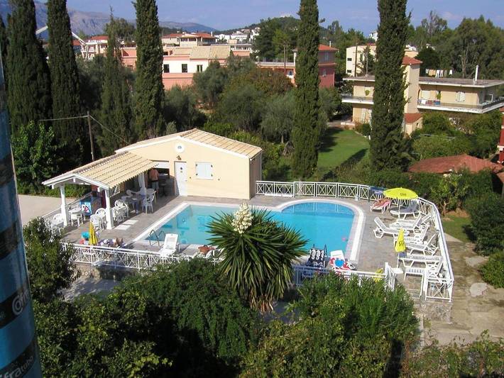 Appart’hôtel pour 2 personnes, avec Balcon et Terrasse ainsi que Jardin et Piscine