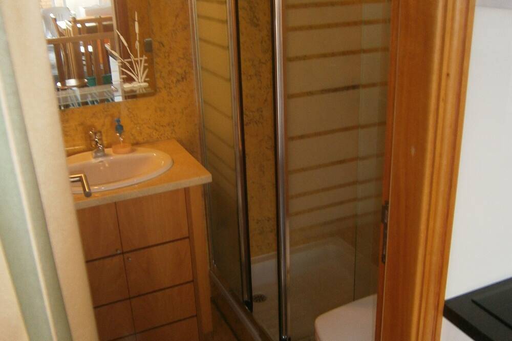 Ganze Wohnung, Sonne, Pool und Strand, T0 Studio offener Raum, direkt am Strand, private Pools. in Esmoriz, Aveiro Distrikt