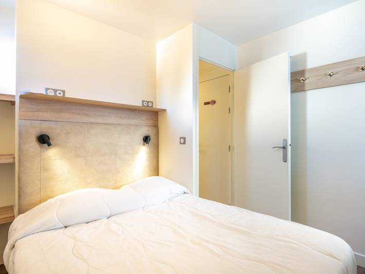Gîte pour 4 personnes, avec piscine ainsi que terrasse et sauna, adapté aux familles dans Doucy - 3