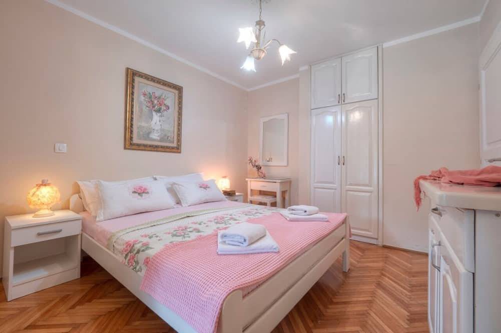 Apartamento entero, Marinero Apartments-Ground floor double room 5 in Budva, Municipio de Budva