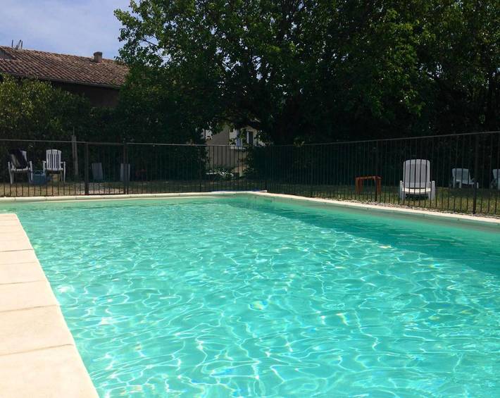 Location de vacances pour 10 personnes, avec vue ainsi que piscine et jardin, animaux acceptés à Valvignères