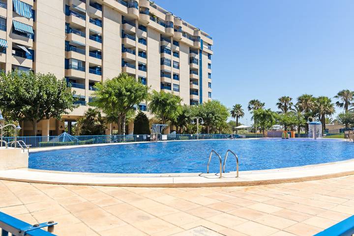 Apartamento para 4 personas, con balcón además de jardín y piscina en Alboraya