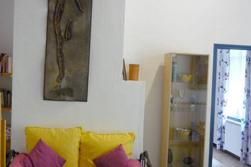Apartamento entero, Zona tranquila entre Avignon y Saint Remy, de habla alemana propietario in Noves, Region de Arles
