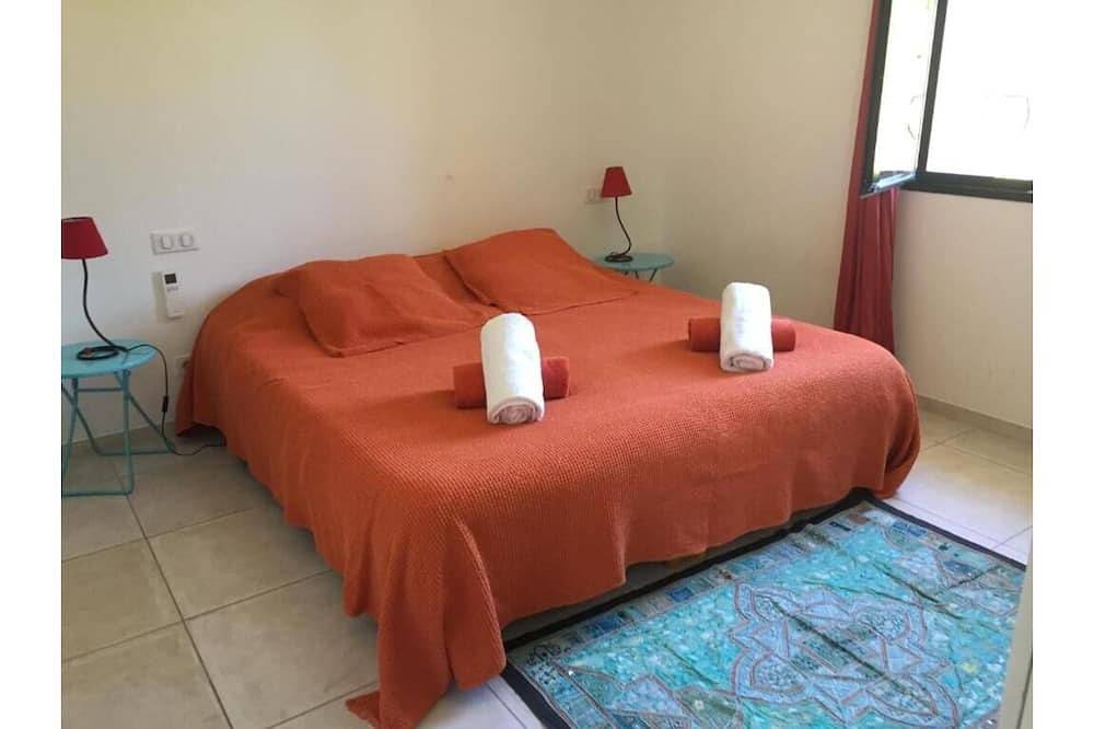 Light Villa, 5 rooms, 10/12 people, Hot Swimming pool in Lourmarin, Parc naturel régional du Luberon