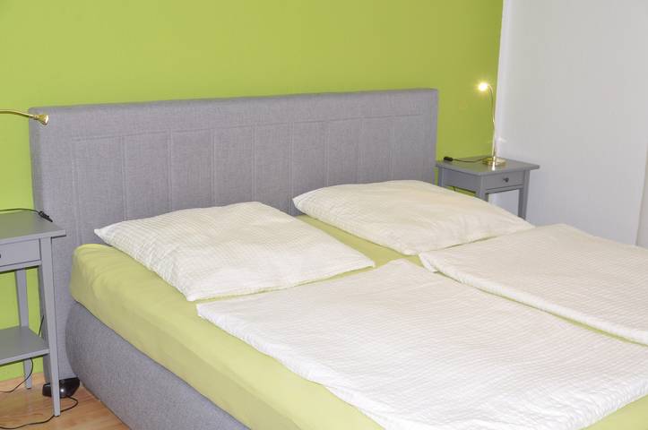 Ganze Ferienwohnung, Ferienwohnung Hortensiengarten - Ferienwohnung 78 qm, 1 sep. Schlafzimmer, Freisitz, Terrasse in Burghausen, Landkreis Altötting