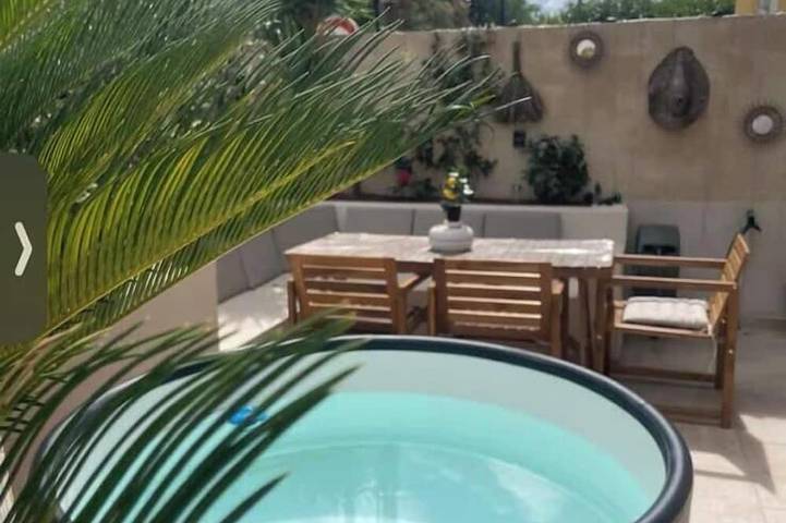Appartement de vacances pour 6 personnes, avec terrasse ainsi que jardin et jacuzzi