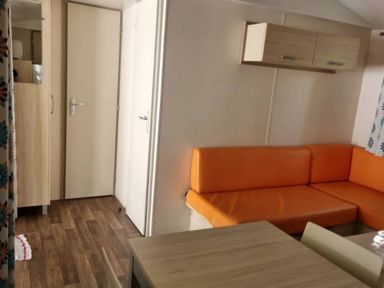 Mobil home confortable avec terrasse au camping de Neffes in Neffes, Région de Gap