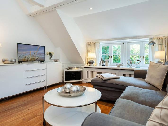 Ganze Ferienwohnung, Kranich - Charmantes 2-Zimmer Obergeschoss App. mit Terrasse, Pkw-Stellplatz, Wlan. in Westerland, Sylt (Gemeinde)