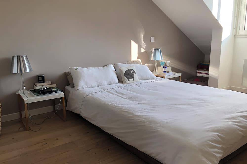 Entire apartment, Top-floor cross-through apartment with 2 terraces, in Divonne-les-Bains in Divonne-les-Bains, Gex