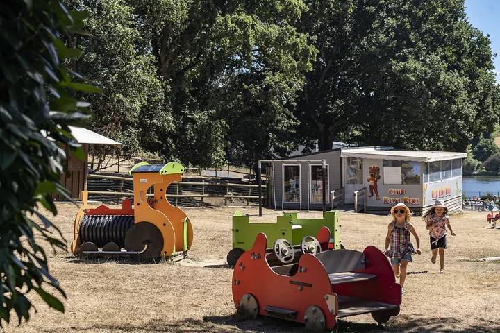 Mobil home pour 4 personnes, avec Terrasse et Piscine à Jugon-les-Lacs - 3