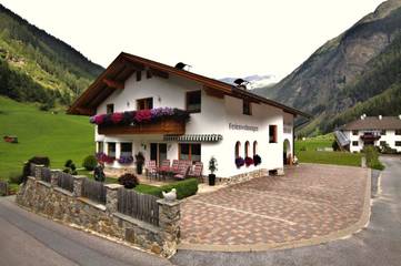 Ferienwohnung für 4 Personen, mit Garten und Ausblick in Kaunertal