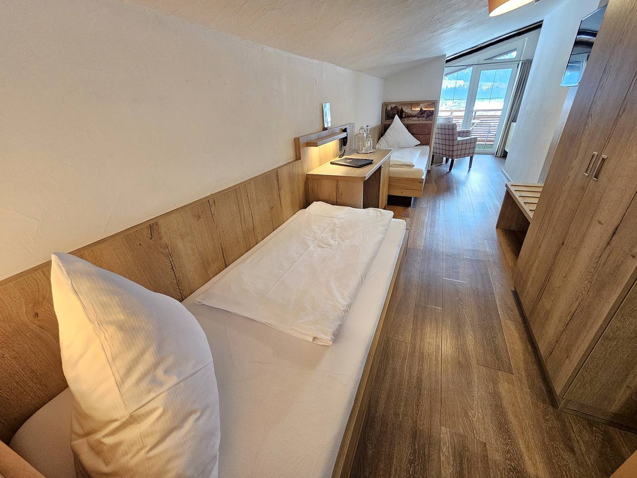 Zweibett Zimmer mit Ost-Süd Premium-Panoramabalkon in Oberstdorf, Bayerisch Schwaben