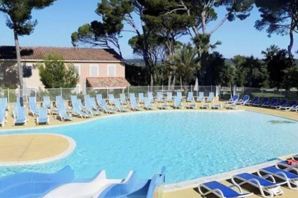 Maison Dans Résidence Touristique. Vacances Assuré... Piscine et Restaurant in Calvisson, Region de Nimes