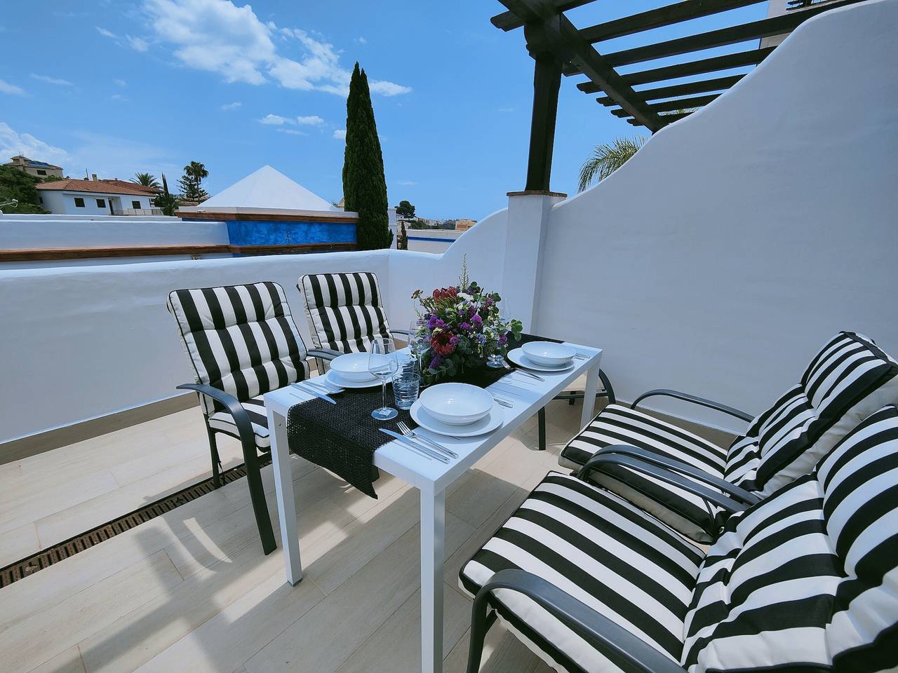 Apartamento entero, Apartamento 'Arroyo Marinos' con vistas a la montaña, Wi-Fi y aire acondicionado in Playa San Cristobal, Almuñecar
