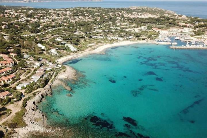 Gîte pour 7 personnes, avec Terrasse et Vue dans Gare du Club Med Cocody