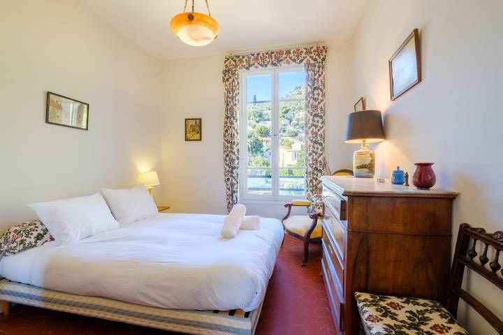 Location de vacances pour 7 personnes, avec jardin ainsi que terrasse et piscine à Beausoleil - 4