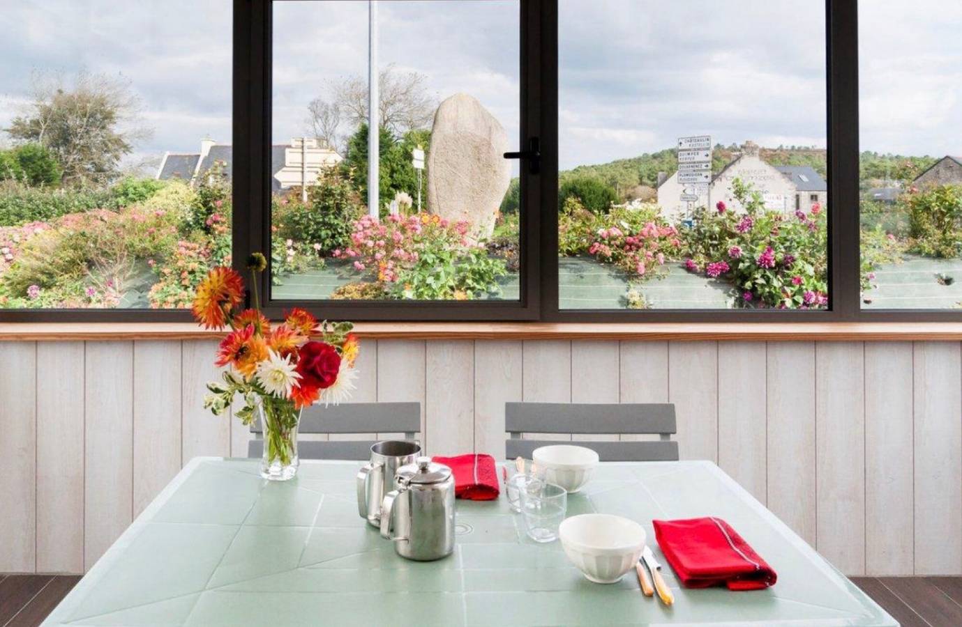 Maison de vacances « Gîte Ty Véranda » avec terrasse privée et jardin commun in Plomodiern, Iroise