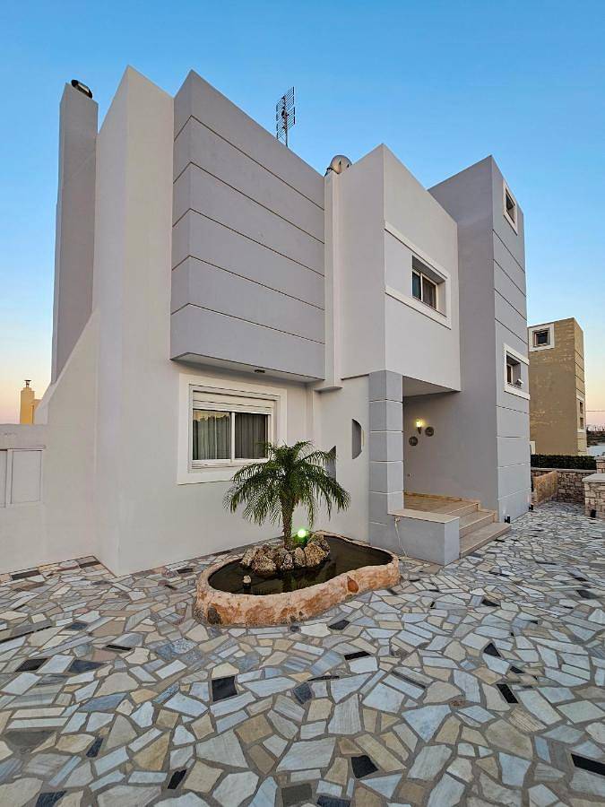 Ferienhaus für 7 Personen, mit Garten und Pool sowie Ausblick in Afantou