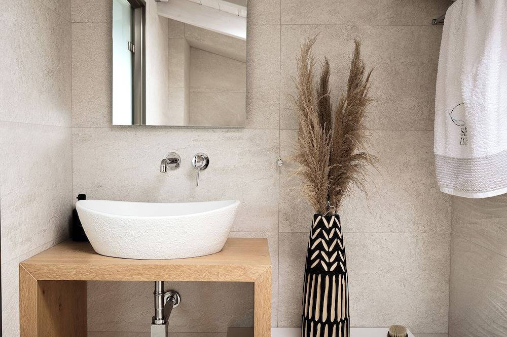 Villa with pool on the edge of the hill in Bochali, Zakynthos