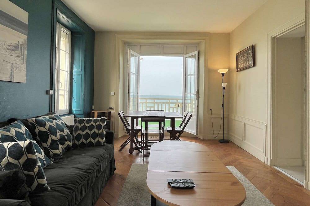 Entire apartment, Evasion vue mer D-Day pontoons, quai Arromanches in Arromanches-les-Bains, Bayeux region