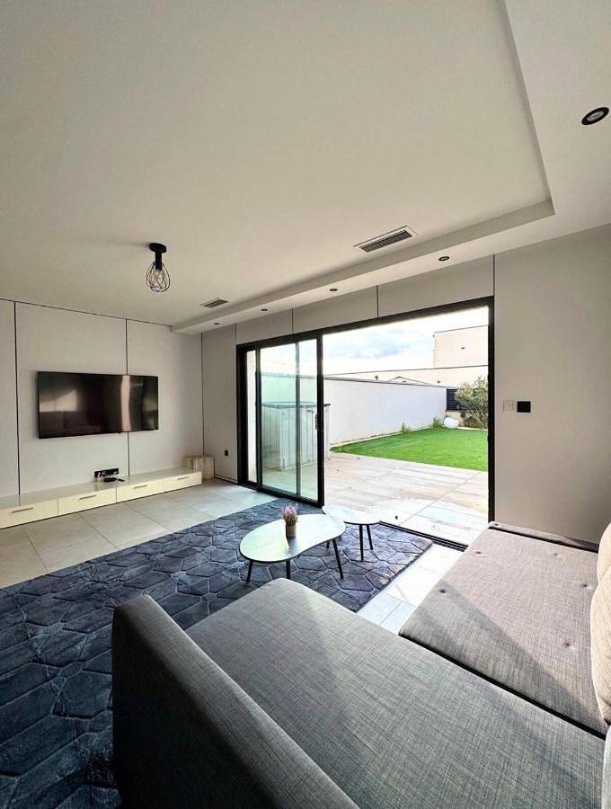 Location de vacances pour 7 personnes, avec terrasse à Feyzin - 2