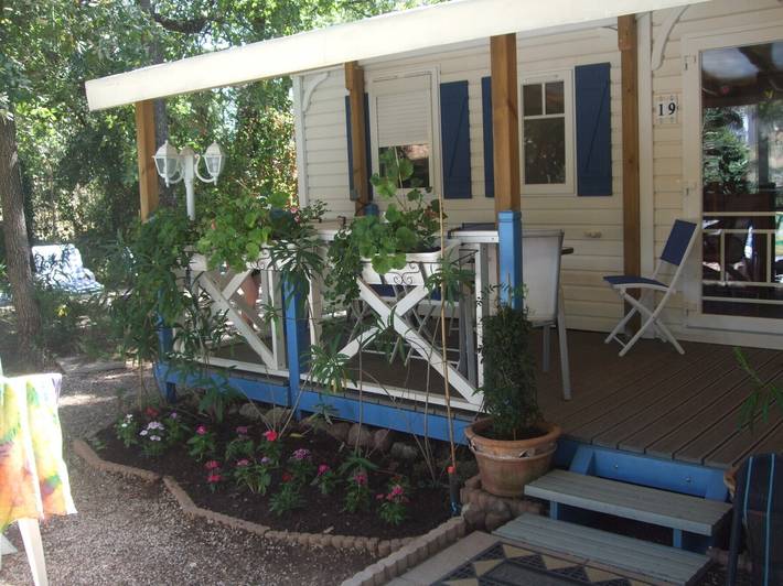 Camping pour 6 personnes, avec Jacuzzi et Bassin pour enfant à Puget-sur-Argens