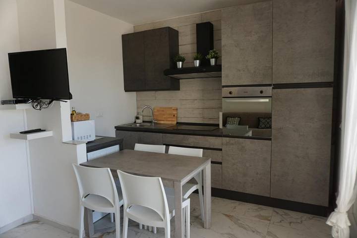 Ferienwohnung für 2 Personen, mit Balkon und Terrasse sowie Garten und Ausblick in Biodola - 4