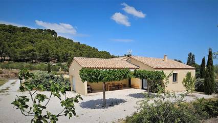 Gîte pour 6 personnes, avec jardin à Roquefort-des-Corbières