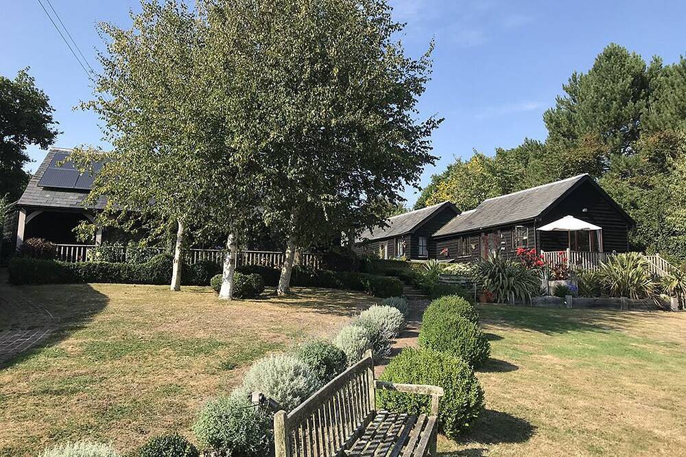 A luxurious self-catering retreat for two, complete with indoor pool & hot tub. in East Sussex