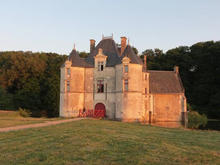 Location de vacances pour 2 personnes, avec vue sur le lac ainsi que jardin et vue à Thilouze - 2