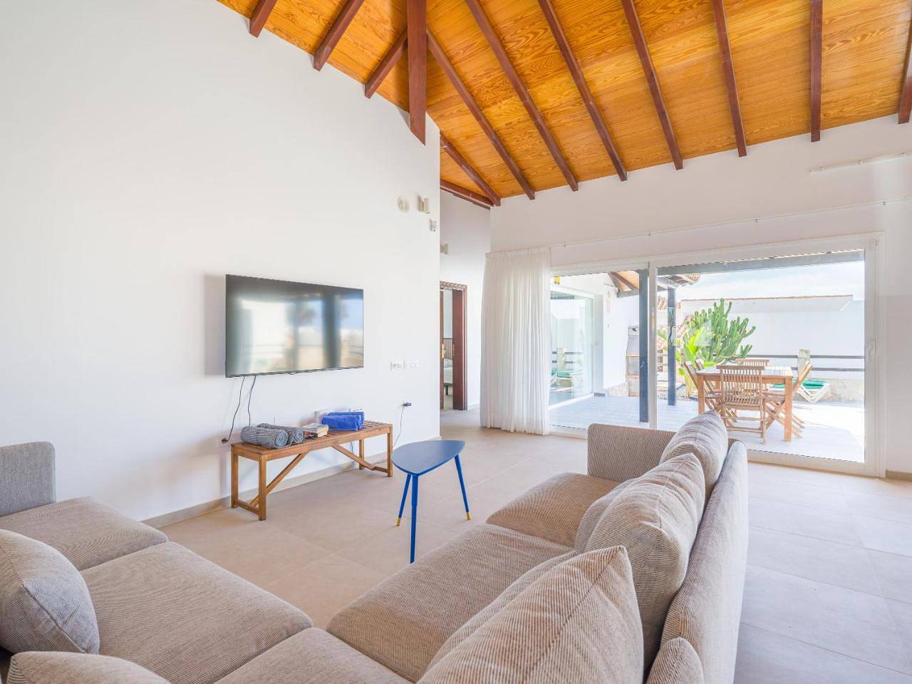 Villa Lobos with private pool and Bbq in Caleta de Fuste, Antigua