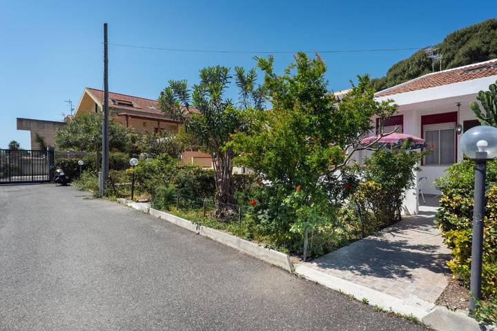 Gîte pour 6 personnes, avec balcon à Torre Faro