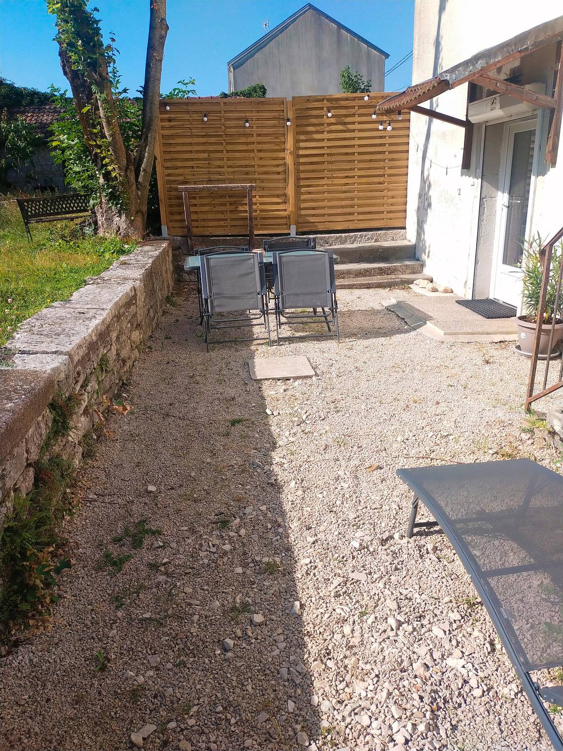 Entire apartment, Apartment 'Le Maé' with Wi-Fi in Dole, Jura