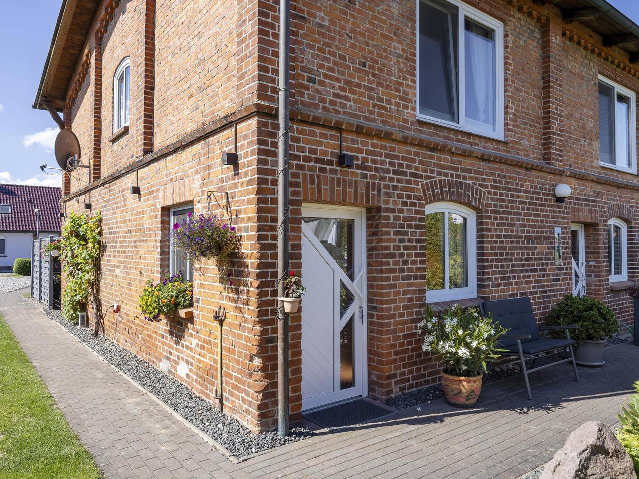 Ganze Wohnung, Strandnahe Ferienwohnung mit Terrasse und Garten in Hohenkirchen, Nordwestmecklenburg (Wismar und Umgebung)