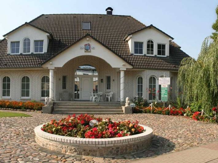 Ferienwohnung für 3 Personen, mit Garten in Groß Nemerow - 2