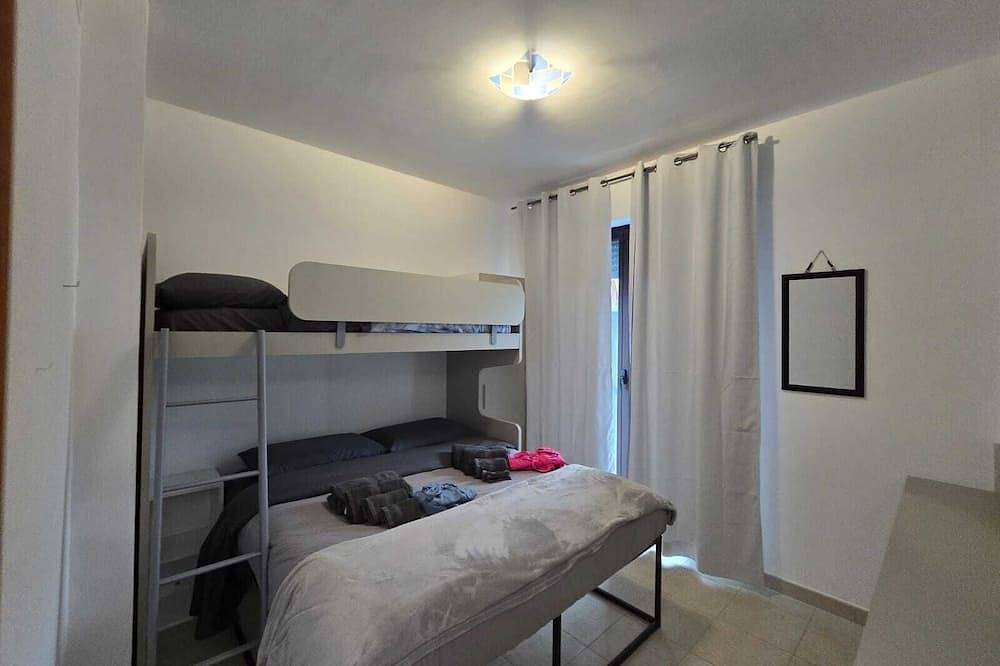Entire apartment, Apartment with swimming pool and large terrace a few steps from the sea, pets allowed in San Salvo Marina, Chieti Province