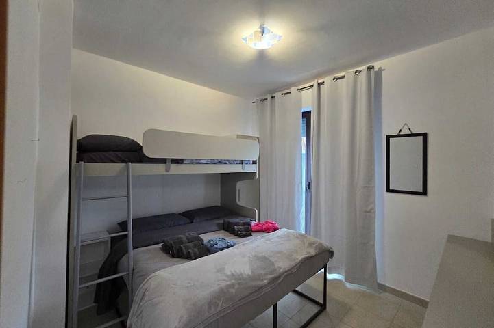 Ganze Wohnung, Apartment with swimming pool and large terrace a few steps from the sea, pets allowed in San Salvo Marina, Vasto