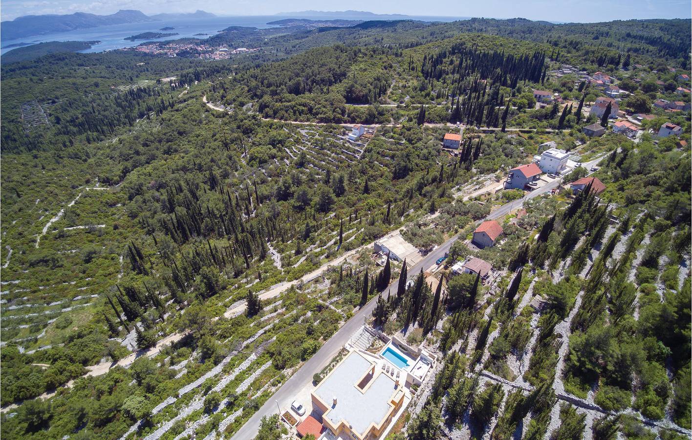 Charmante 2-Zimmer-Wohnung mit Pool, Parkplatz und Zugang zum Strand – nur 1,5 km entfernt! in Medvinjak, Korcula