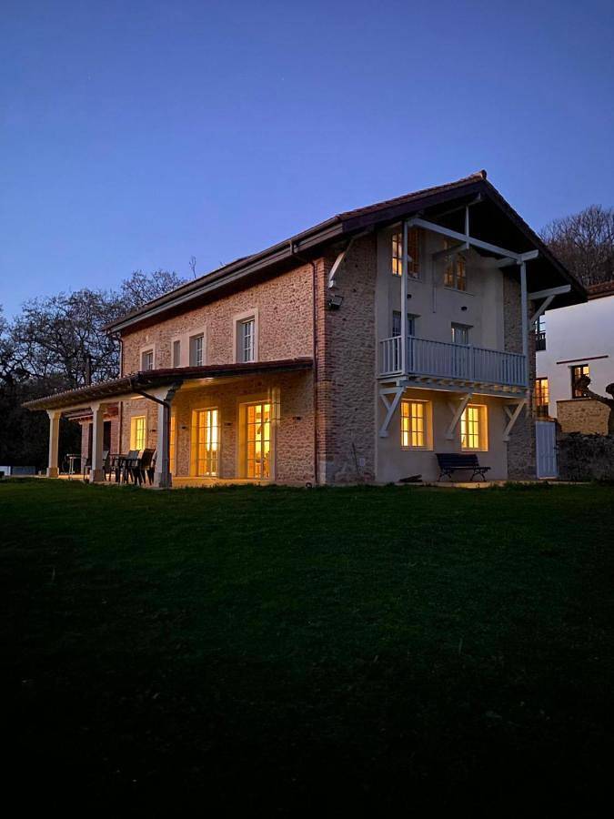 Casa rural para 14 personas, con jardín y vistas en Ribamontán al Monte